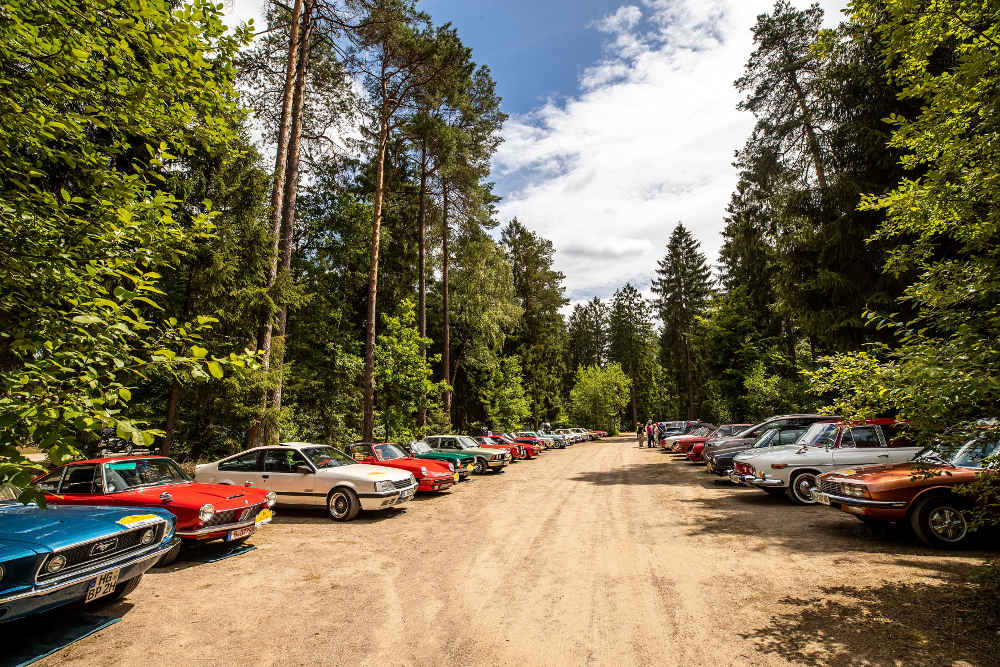 Rollendes Museum: Rund 100 Oldtimer gehen auf Tour (Foto: ADAC e.V:)