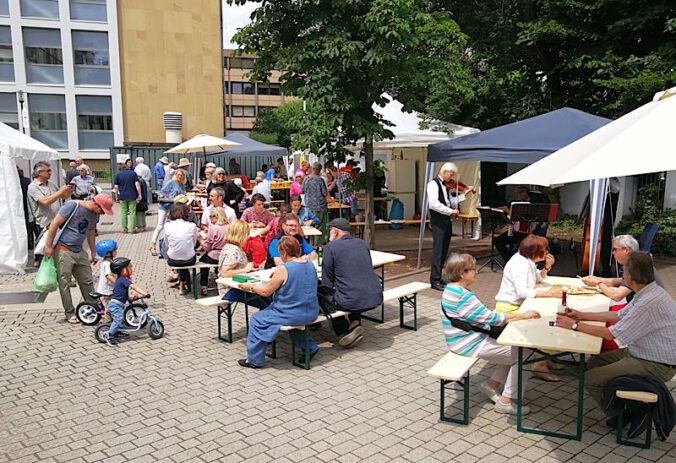 Gute Stimmung: Hoffest mit vielen Anregungen (Foto: Pfalzbibliothek)