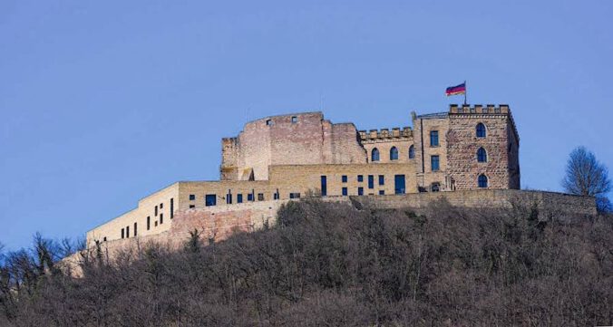 Das Hambacher Schloss bei Neustadt an der Weinstraße (Foto: Holger Knecht)