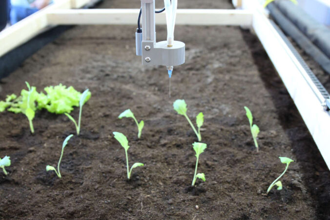 FarmBot im Einsatz: Die TUK lädt zum Mit-Programmieren ein. (Foto: Lehrstuhl Digital Farming/TUK)