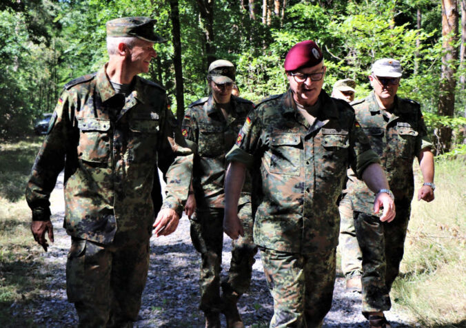 Gespräch der Führung (Foto: Bundeswehr/Frank Wiedemann)