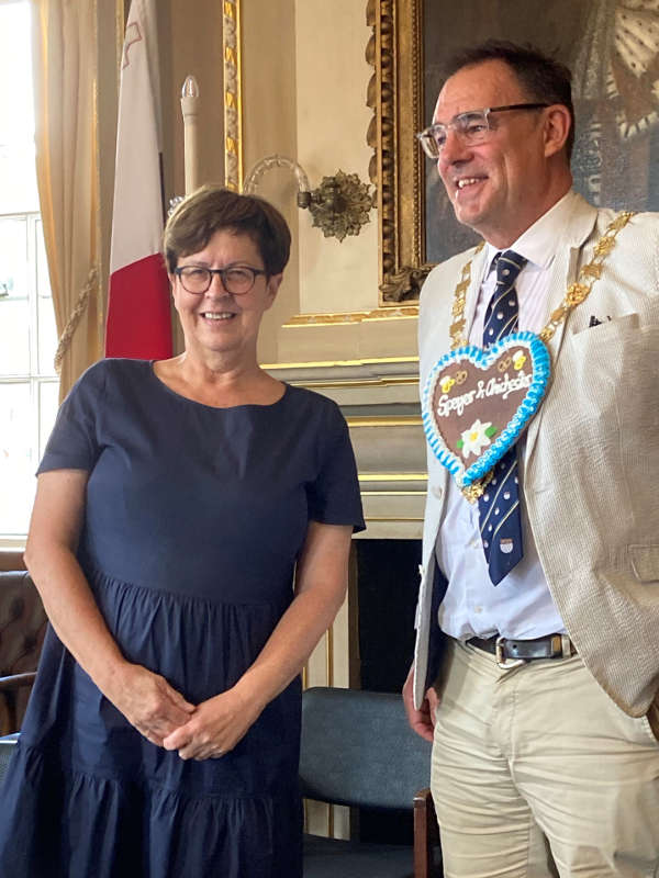 Monika Kabs und Bürgermeister Julian Joy (Foto: Stadt Speyer)