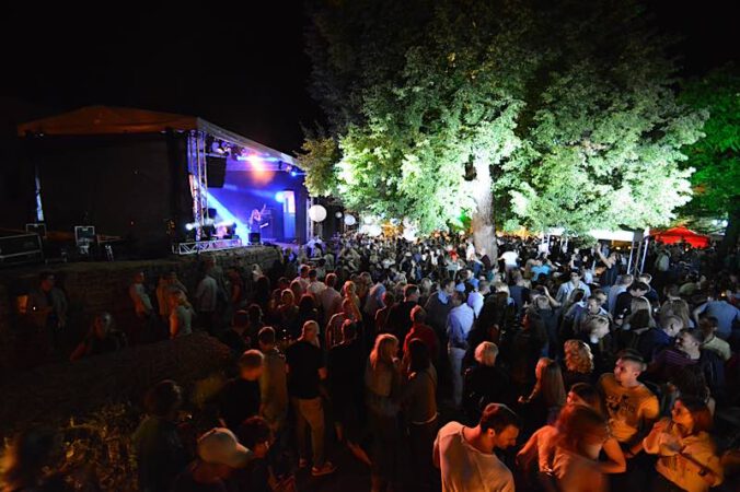 Am 26. August wird die Burg Landeck zur Partylocation. (Quelle: Peter Dreisigacker)