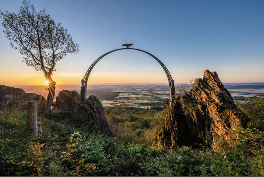 Der Adlerbogen am Donnersberg in der Pfalz (Foto: Pfalz.Touristik e.V., Florian Orth)