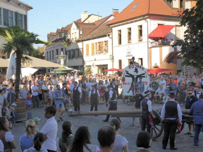 Deidesheimer Weinkerwe (Foto: Tourist Service GmbH Deidesheim)