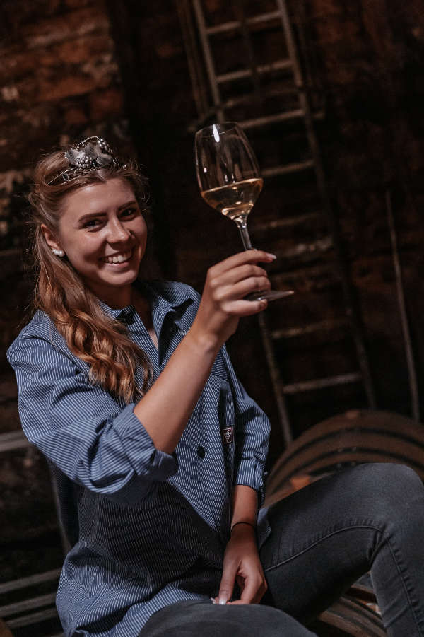 Weinprinzessin Kathi I. (Foto: Tourist Service GmbH Deidesheim)