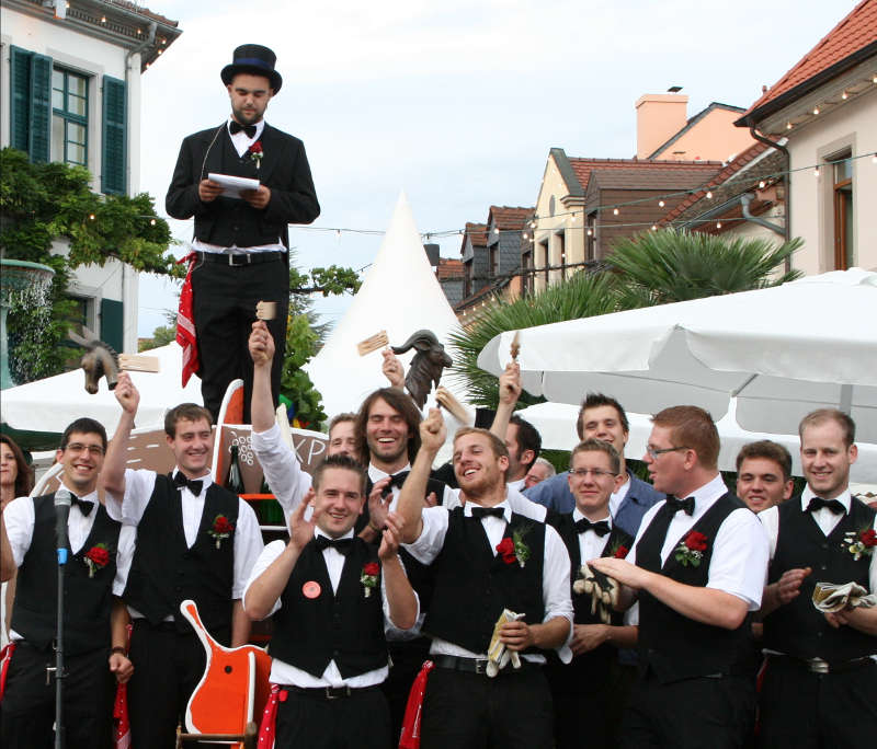 Deidesheimer Kerwebuwe (Foto: Tourist Service GmbH Deidesheim)