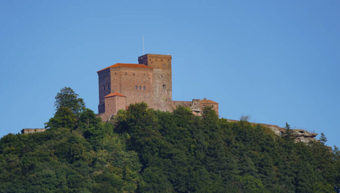 Die Reichsburg Trifels hoch über Annweiler am Trifels (Foto: Holger Knecht)