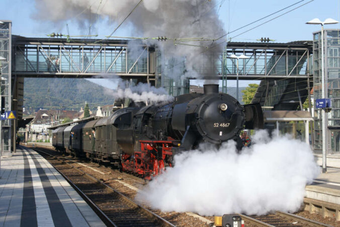 Dampfzug im Bahnhof Neustadt/W, dem betrieblichen Schwerpunkt der ganzen Veranstaltung (Foto: fe/zspnv)