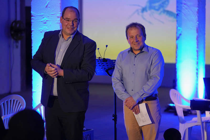 Pfarrer Martin Groß, prot. Kirche Lambrecht-Lindenberg, und Matthias Blitt, Hilfe im Tal e.V. (Foto: Holger Knecht)