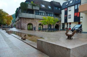 Skulpturen bei „Wasser in die Stadt“ in Neustadt an der Weinstraße (Foto: Holger Knecht)