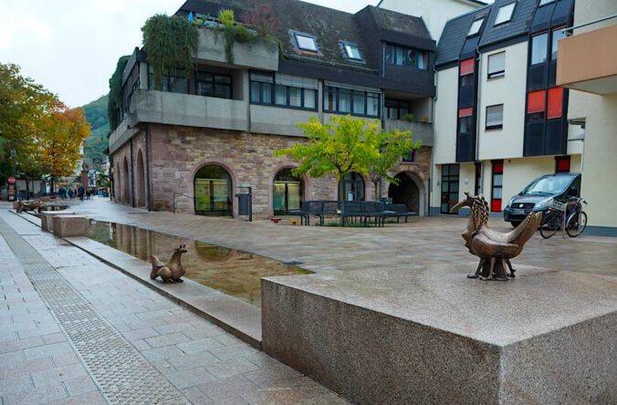 Skulpturen bei „Wasser in die Stadt“ in Neustadt an der Weinstraße (Foto: Holger Knecht)