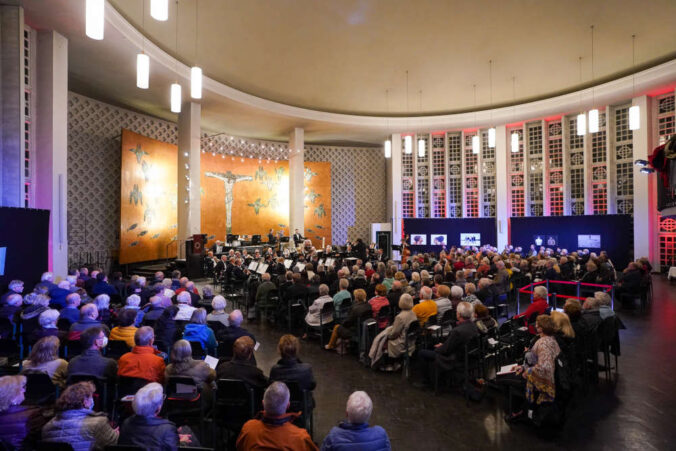 Das Landespolizeiorchester Rheinland-Pfalz in der Friedenskirche Ludwigshafen (Foto: Holger Knecht)