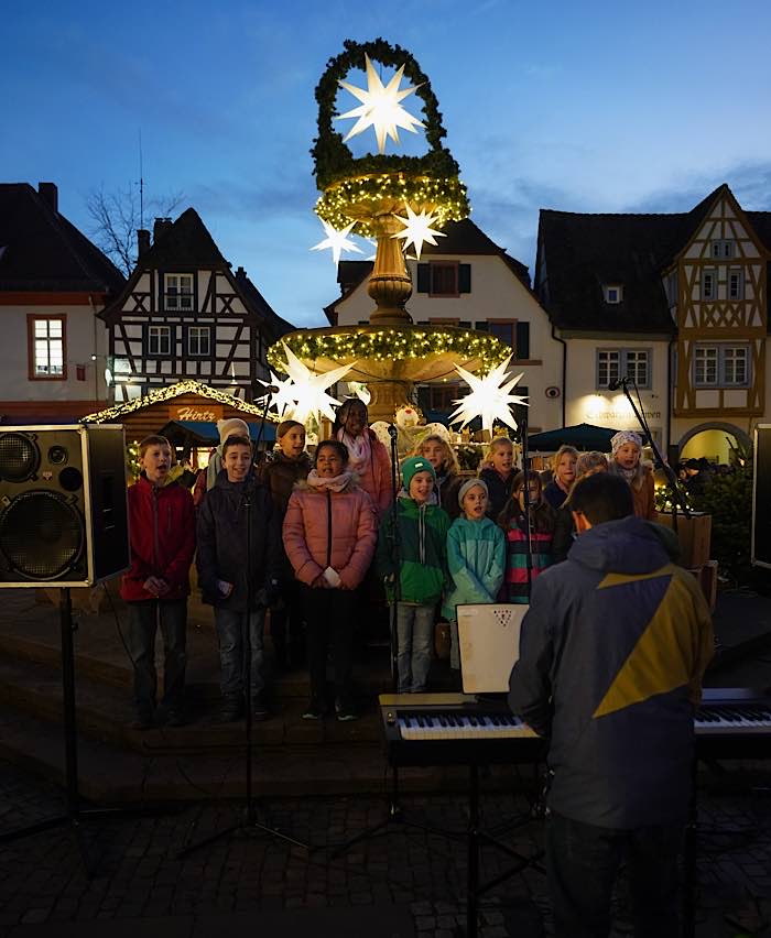 Die Kinder des gemischten Chors (Foto: Holger Knecht)