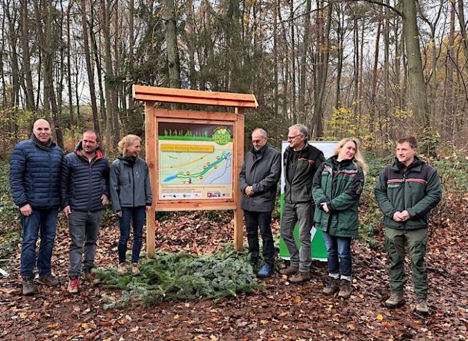 v.l.: Thomas Keller (Touristinformation), Steffen Griebe (Behindertenbeauftragter), Jennifer Höning (Landesinitiative Rheinland-Pfalz in Bewegung), Markus Lambrecht (Seniorenbeirat), Klaus Platz (Forstrevierleiter), Dorothea Lehmann (Forstamtsleiterin ) und Benedikt Buss (Forstrevierleiter) (Foto: Stadt Kaiserslautern)