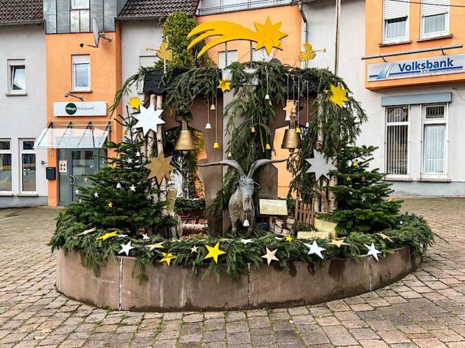 Weihnachtsbrunnen Lambrecht 2022 (Foto: Holger Knecht)