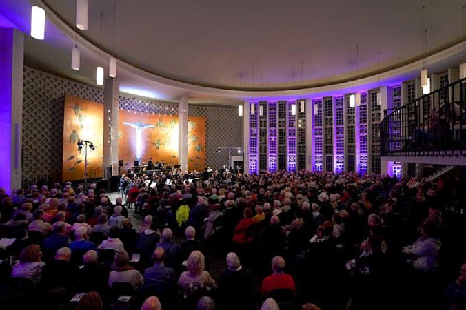 Das Landespolizeiorchester Rheinland-Pfalz in der Friedenskirche Ludwigshafen (Foto: Holger Knecht)