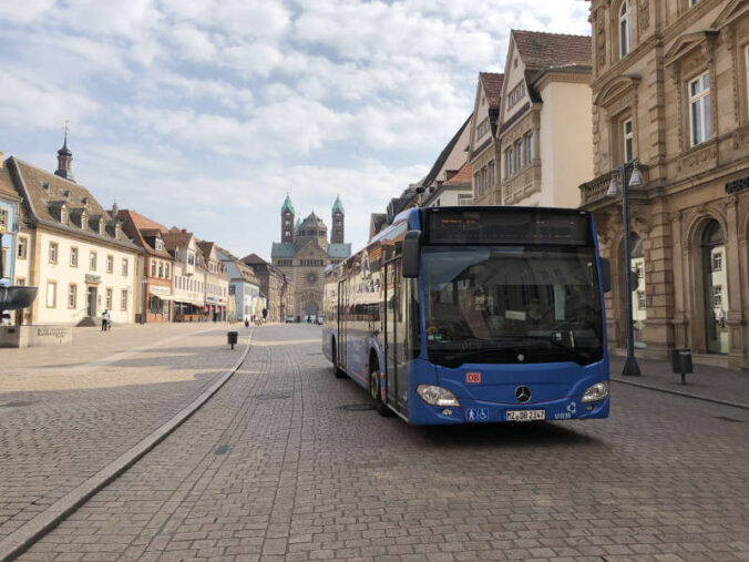 Bus in der Speyerer Innenstadt (Foto: Stadt Speyer)