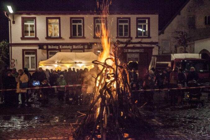 Martinsfeuer (Foto: Rathaus Edenkoben)