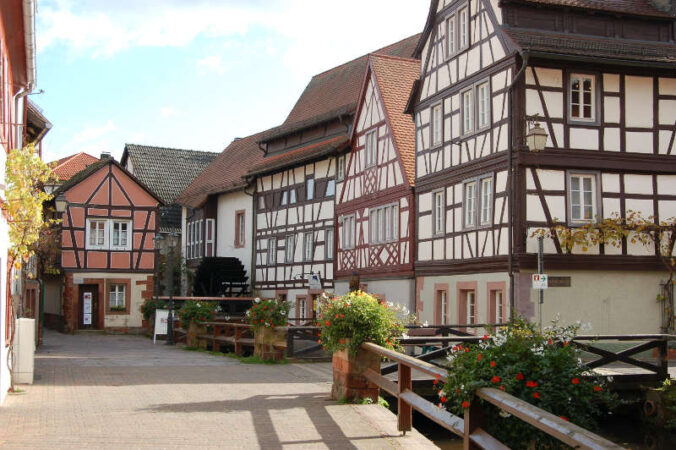 Das Museum unterm Trifels mit dem „Kunschdhaisl“ (Foto: Museum unterm Trifels)