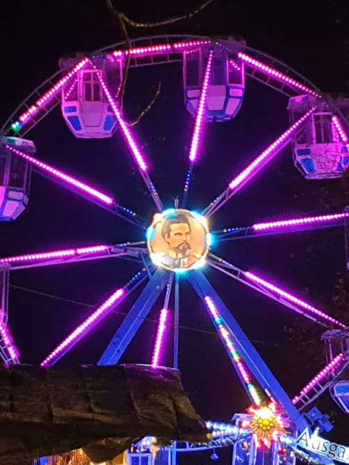 Kleines "Riesenrad" mit Bildnis von König Ludwig II