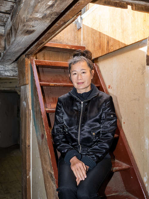 Hito Steyerl erhält den Hugo-Ball-Preis 2023. (Foto: Leon Kahane)