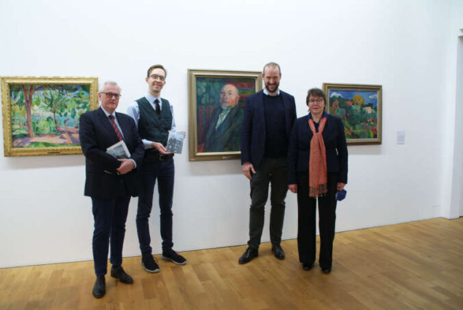 Glücklich über die Hans Purrmann-Ausstellung und die Publikation (von links): Dr. Felix Billeter, Leiter des Purrmann Archivs, Kurator Dr. Sören Fischer, mpk-Direktor Steffen Egle und Kuratorin Dr. Annette Reich (Foto: Bezirksverband Pfalz)