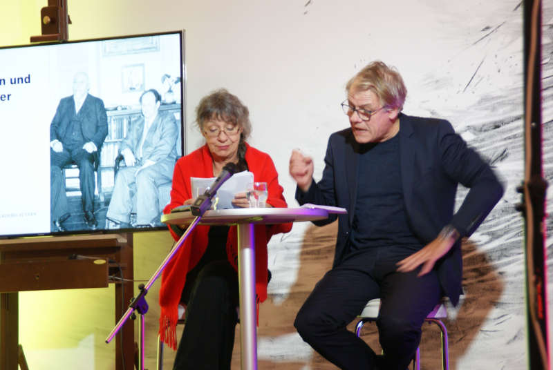 Atmosphärisch dichte Brief-Lesung: Madeleine Giese und Rainer Furch (Foto: Bezirksverband Pfalz)