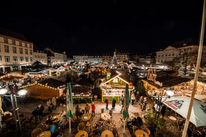 Thomas-Nast-Nikolausmarkt auf dem Landauer Rathausplatz (Quelle: Joshua Mack Photography)
