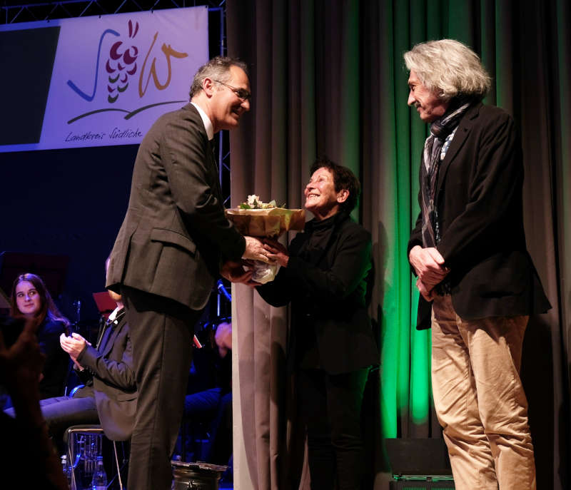 Landrat Dietmar Seefeldt (links) mit Gudrun Zoller und Herbert Pauser. (Foto: KV SÜW)