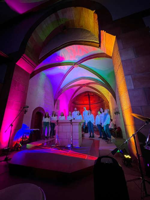 Die illuminierte Kirche (Foto: Jan Berberich)