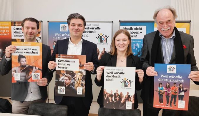 Felix Desch von der Agentur Colima, Landesmusikrats-Geschäftsführer Etienne Emard, Kulturministerin Katharina Binz und Landesmusikrats-Präsident Peter Stieber. (Foto © Stefan F. Sämmer)