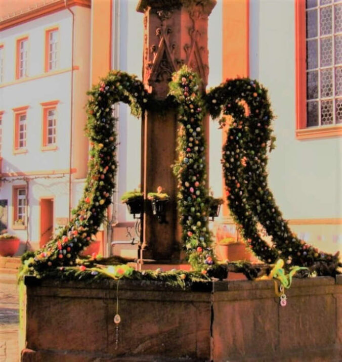 Osterbrunnen (Foto: Rathaus Edenkoben)