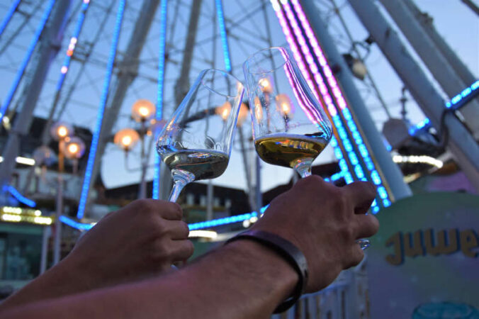 Weinprobe auf dem Riesenrad (Foto: Stadt Landau in der Pfalz)