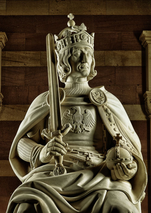 Standbild Rudolfs von Habsburg von Franz Xaver Schwanthaler in der Vorhalle des Speyerer Doms. (Bildnachweis: Historisches Museum der Pfalz Speyer/Domkapitel Speyer/ Foto: Hans-Georg Merkel)