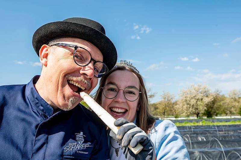 Preisträger Martin Scharff und Pfälzische Weinprinzessin Lea Lechner (Foto: Klaus Venus/Pfalz.Marketing)