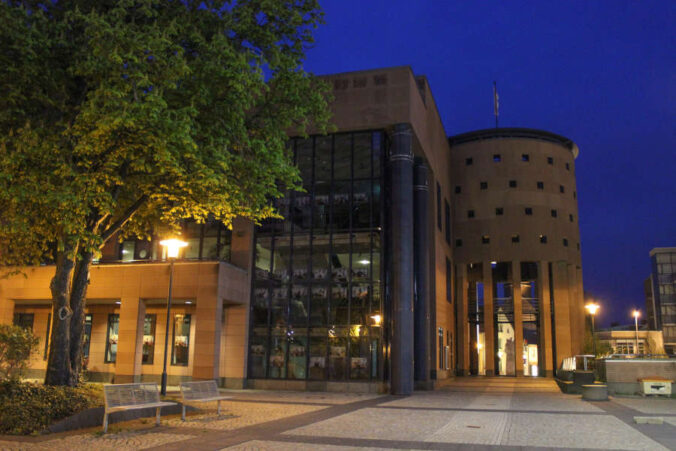 Pfalztheater bei Nacht (Foto: Pfalztheater)