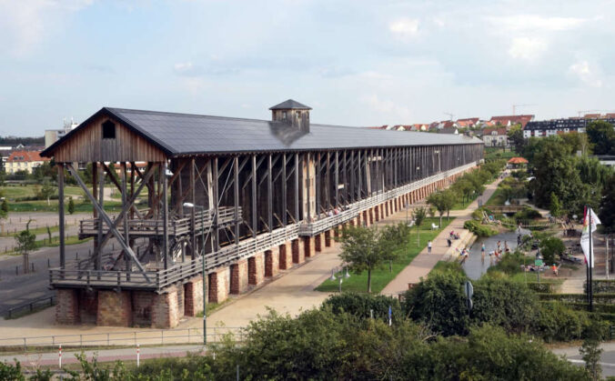 Gradierbau und Wasserspielplatz in Bad Dürkheim (Foto: Holger Knecht)