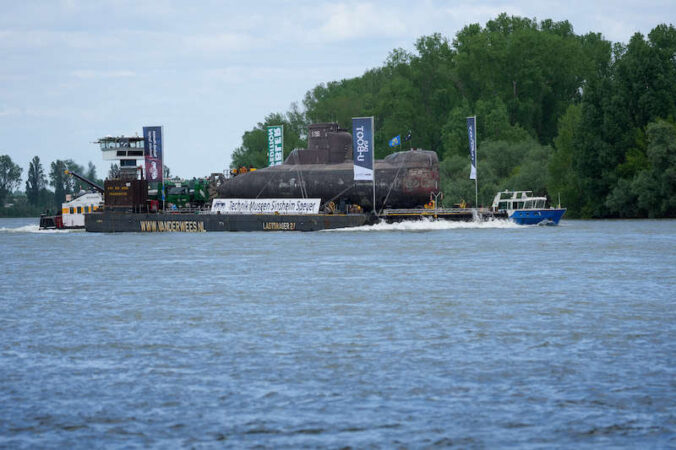 Das U-Boot auf dem Rhein (Foto: Holger Knecht)