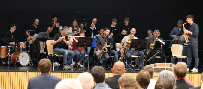 Das deutsch-französische Jazzensemble unter Leitung von Jean-Yves Bender (rechts, am Altsaxophon). (Foto: KV SÜW)