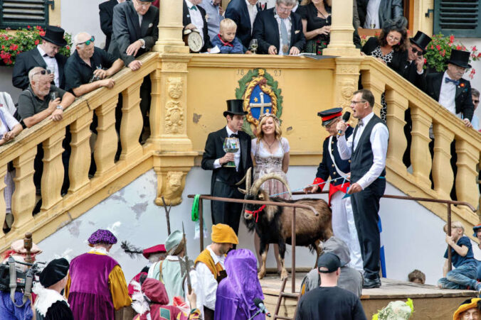 Geißbockversteigerung (Foto: Tourist Service GmbH Deidesheim)