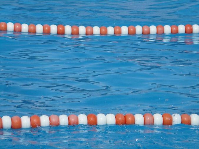 Symbolbild Schwimmen Freibad (Foto: Pixabay/Hans)