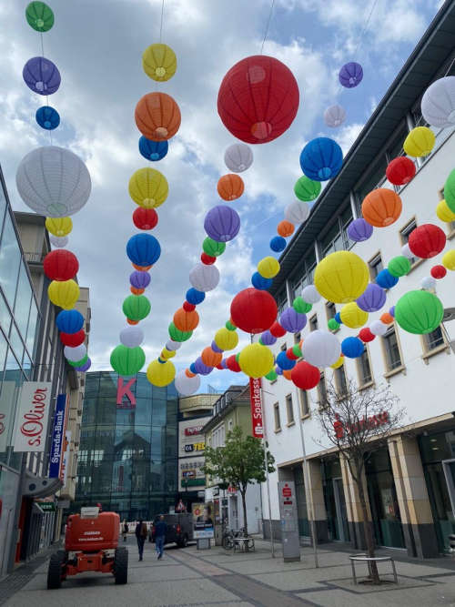 Lampions in der Fackelstraße (Foto: Citymanagement)