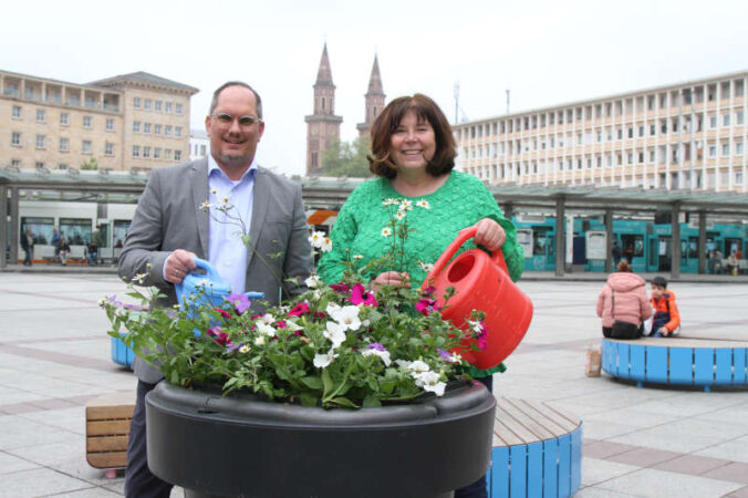 Oberbürgermeisterin Jutta Steinruck und Christoph Keimes, LUKOM-Geschäftsführer (Foto: Torsten Kleb)