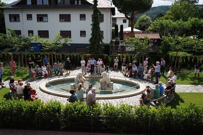 Kunst im Kneippbecken (Foto: Stadt Bad Dürkheim)