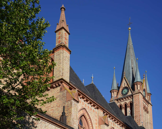 Die Kath. Kirche Mariä Himmelfahrt in Otterstadt (Foto: Holger Knecht)