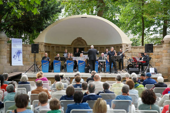 Die Big Band Brass Connection im Goethepark Landau (Foto: Holger Knecht)