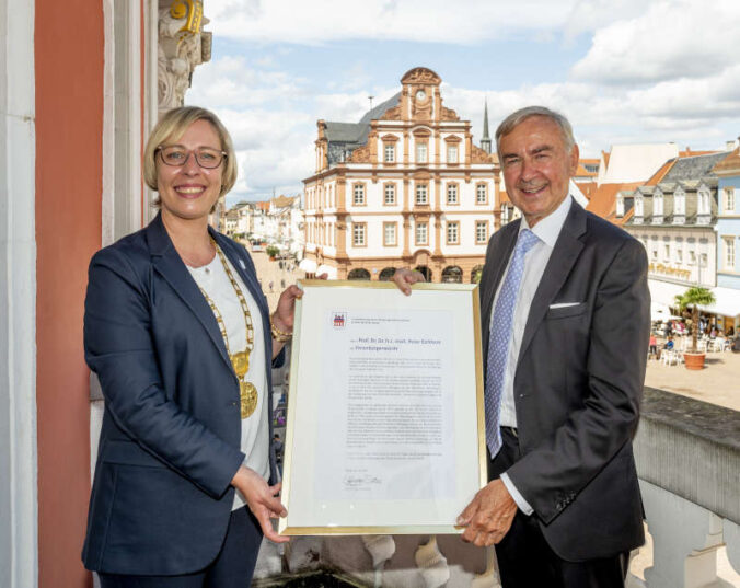 Oberbürgermeisterin Stefanie Seiler und Peter Eichhorn (Foto: Klaus Venus)