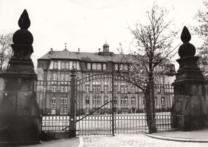 Historischer Blick auf den hinteren Hof der Wittelsbachschule (Foto: Sammlung Stadtarchiv Pirmasens)