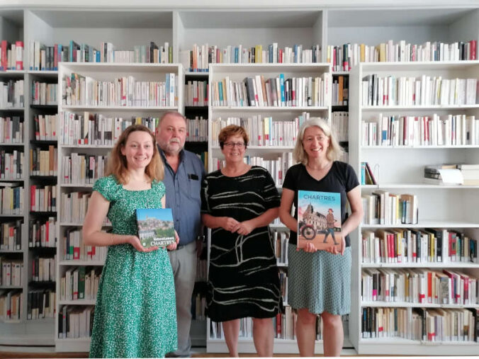 Alexandra Guégain (Vorsitzende Bibliothèque Française Speyer e.V.), Manfred Fahrner (Vorsitzender Freundeskreis Chartres-Speyer), Bürgermeisterin Monika Kabs und Carole Cocatrix (stellvertretende Vorsitzende Bibliothèque Française Speyer e.V. (Foto: Stadt Speyer)